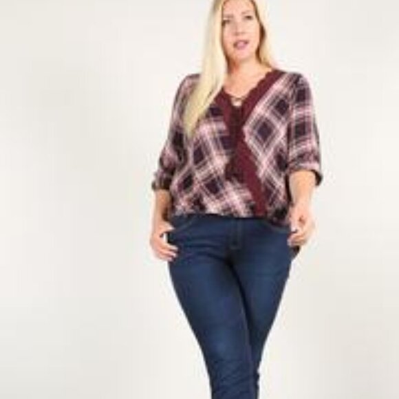 Plaid 3/4 Sleeve Top With Hi-lo Hem, V-neckline, And Relaxed Fit - Picture 4 of 5